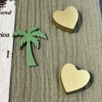 15 CONFETTIS CŒURS BOIS 2.5X2.5X1CM OR MÉTAL