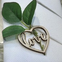24 CONFETTIS COEUR LOVE BOIS 4X4X0.1CM