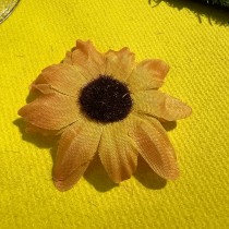 24 FLEURS MARGUERITE SANS TIGE TISSU 5CM ORANGE