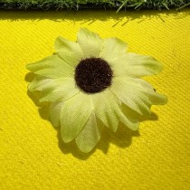 24 FLEURS MARGUERITE SANS TIGE TISSU 5CM VERT