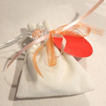 4 BOURSES VELOURS BLANC 8X10CM