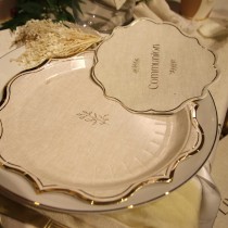 8 ASSIETTES CARTON COMMUNION 23CM LIN