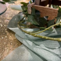 CHEMIN DE TABLE DÉLICAT 30CMX5M VERT CAMÉE