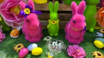 FIGURINE LAPIN ASSIS TISSU FLOQUÉ 12X21CM FUCHSIA