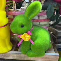 FIGURINE LAPIN ASSIS TISSU FLOQUÉ 12X21CM VERT