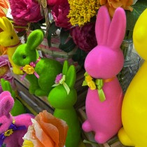 FIGURINE LAPIN DEBOUT TISSU FLOQUÉ 20CM VERT