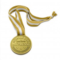 MÉDAILLE D\'OR RÉSINE SUPER MAÎTRESSE 10.5CM JAUNE